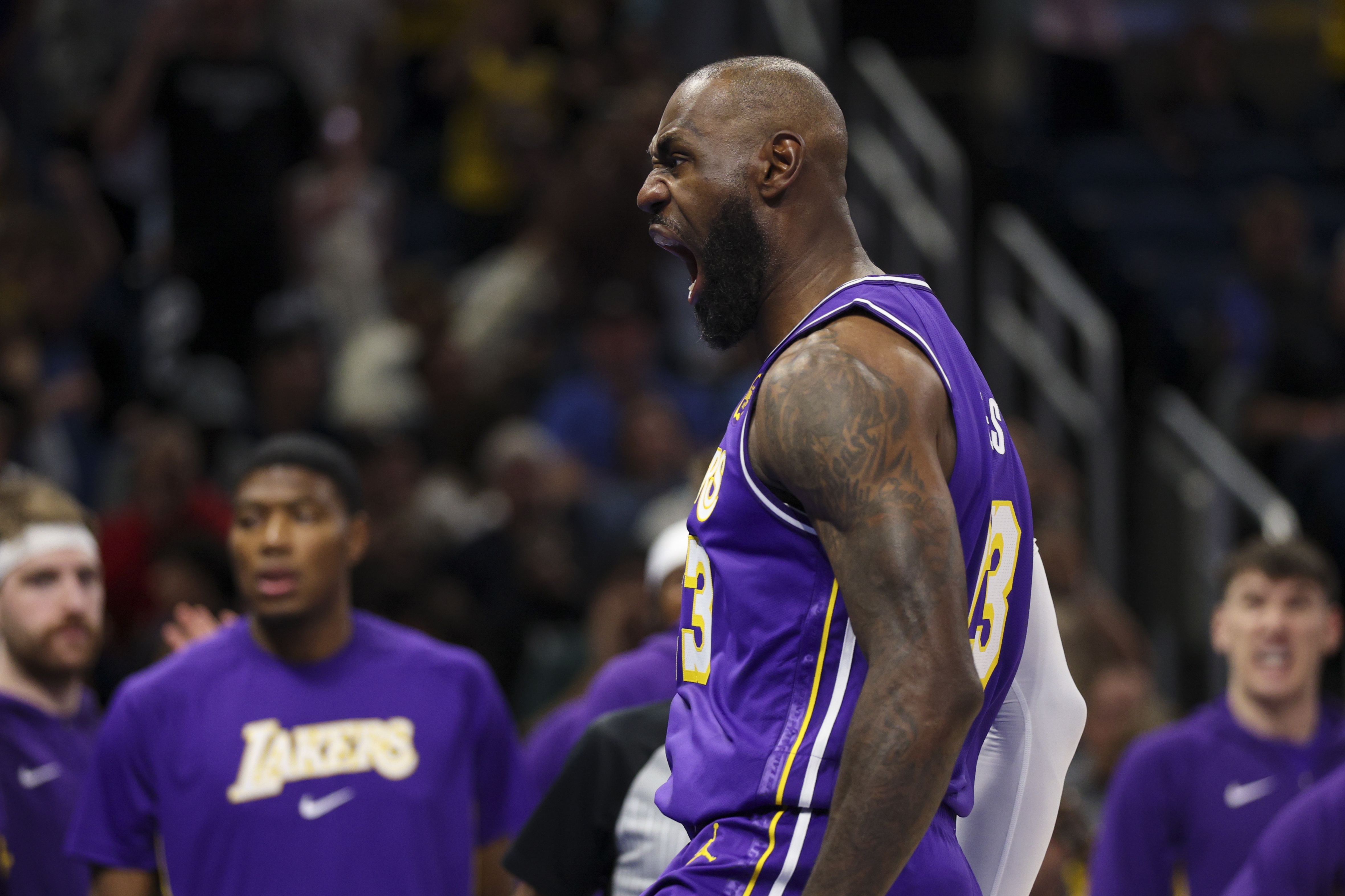 雷竞技登录入口-NBA官方晒纪录：詹姆斯季后赛关键时刻进151球独一档 科比第二104